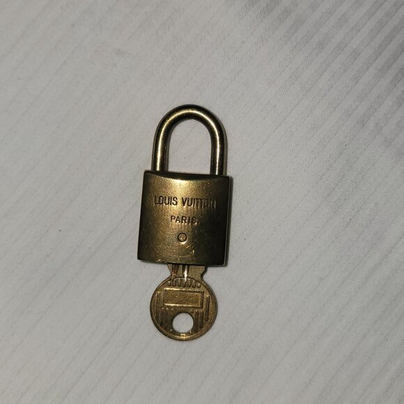 π Louis Vuitton Lock and Key #202 - Picture 2 of 2